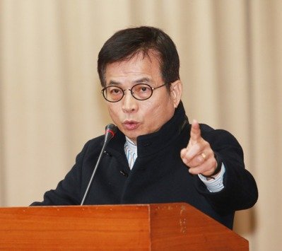 藍(lán)營(yíng)揭蔡當(dāng)局停播“中廣”2頻道真相:名稱就是原罪 藍(lán)營(yíng)揭蔡當(dāng)局停播“中廣”2頻道真相:名稱就是原罪