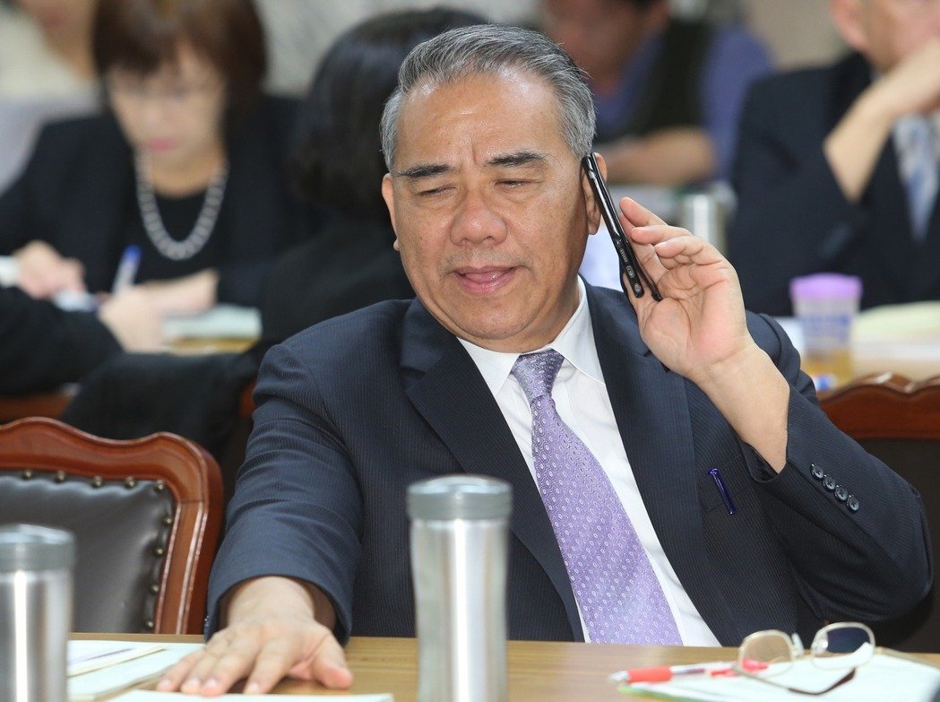 民進黨女民代議場大罵“藍委”不是男人遭國民黨抗議 民進黨女民代議場大罵“藍委”不是男人遭國民黨抗議