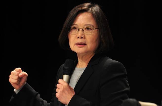 蔡英文提兩岸"三新"說 臺(tái)學(xué)者嗆:問題在你"三心二意" 蔡英文提兩岸"三新"說 臺(tái)學(xué)者嗆:問題在你"三心二意"