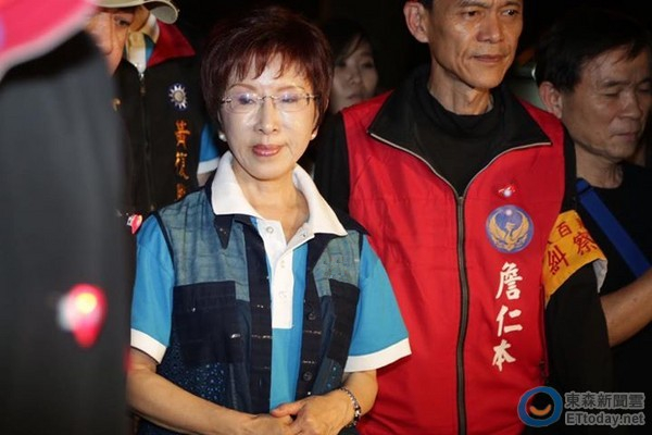 洪秀柱盼兩岸統(tǒng)一:“臺(tái)獨(dú)”對(duì)臺(tái)灣是條死路! 洪秀柱盼兩岸統(tǒng)一:“臺(tái)獨(dú)”對(duì)臺(tái)灣是條死路!