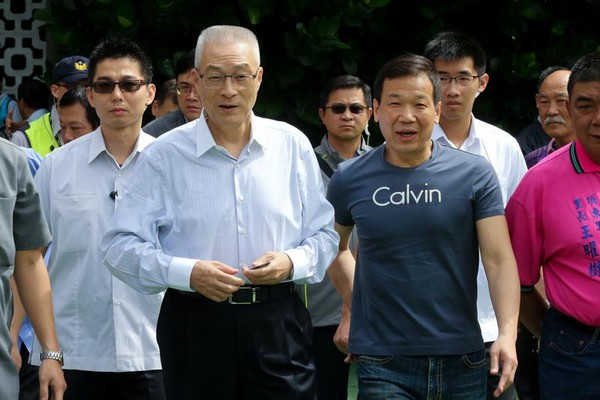 �����h��ϯ��ǰ�M(j��n)�н��ӣ��Ƕ��x�����غ�����