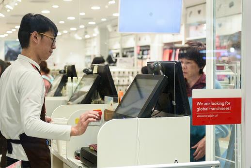 民進(jìn)黨民代提放寬加班上限遭諷:發(fā)夾彎轉(zhuǎn)多了會(huì)翻車(chē) 民進(jìn)黨民代提放寬加班上限遭諷:發(fā)夾彎轉(zhuǎn)多了會(huì)翻車(chē)