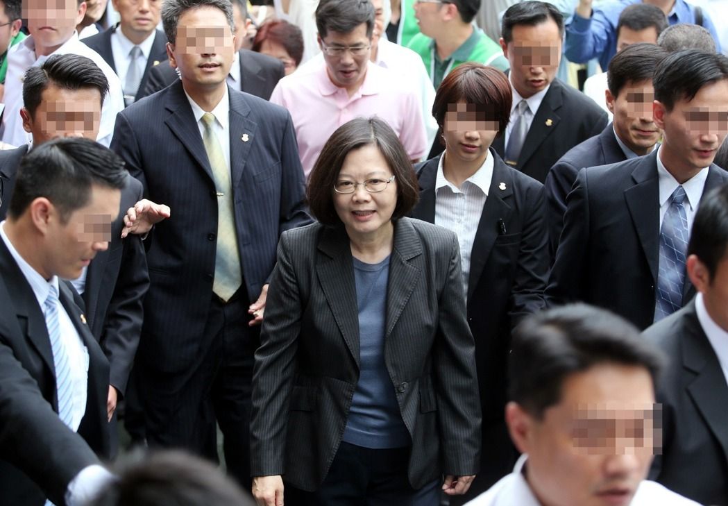 ��Ӣ���k���ҁy�������ž�����ɫ�ǡ��ֱ�����������