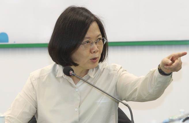 蔡當局頻頻“講干話”鬧笑話 唐德明批:就是白癡就是狂 蔡當局頻頻“講干話”鬧笑話 唐德明批:就是白癡就是狂