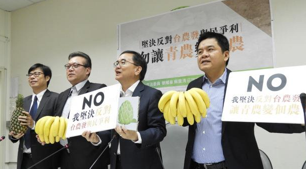 蔡英文親信杠上新潮流系“農(nóng)委會主委” 批其與民爭利 蔡英文親信杠上新潮流系“農(nóng)委會主委” 批其與民爭利