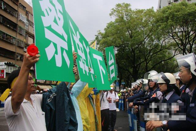 ��Ӣ�Č�(du��)���(z��i)�B(t��i)�ȴ��D(zhu��n)�� �^(gu��)ȥ�⵽"��ж�RӢ��һ�l�첲"