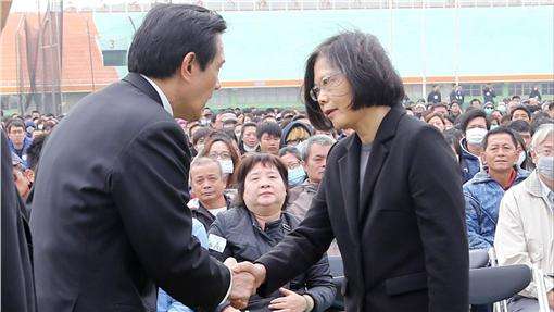 ��Ӣ�Č�(du��)���(z��i)�B(t��i)�ȴ��D(zhu��n)�� �^(gu��)ȥ�⵽"��ж�RӢ��һ�l�첲"