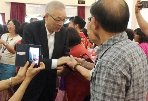 吳敦義:將以最精誠的服務(wù)帶領(lǐng)國民黨打贏2018選戰(zhàn) 吳敦義:將以最精誠的服務(wù)帶領(lǐng)國民黨打贏2018選戰(zhàn)