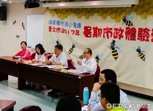 學生提問蔣介石銅像如何處理 柯文哲:把它當石頭 學生提問蔣介石銅像如何處理 柯文哲:把它當石頭