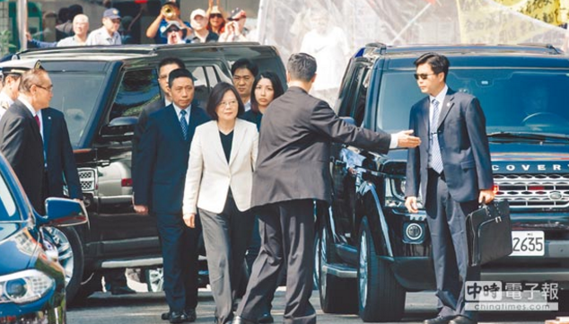 ������Ӣ�ĳ�ϯ܊У���I(y��)��Y���T��s������܊�˰������h�����DƬ��Դ���_�����Еr(sh��)��ӈ�(b��o)����