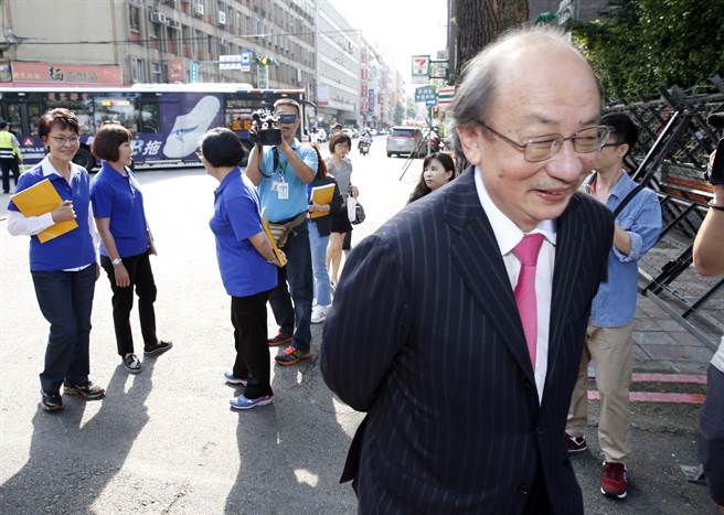 ������Ժ��14�յ�2���R�r���^�m(x��)̎��ǰհ�A(y��)���������h����ί��һ�������A(y��)��������u�|·��Ҫ�¡�����Ժ�L����ȫ����܇����(j��ng)�^�����M�h�F���ٿ½�㑣��ң��c�����eՄһ�������������ص�΢Ц���롰����Ժ��