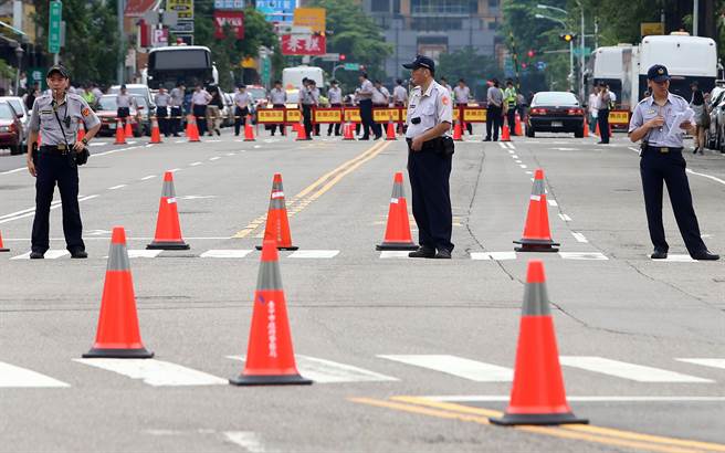 ��Ӣ�ĳ��О�ܿ��hȺ�� ��·���_(k��i)��͌�(sh��)�н�ͨ����