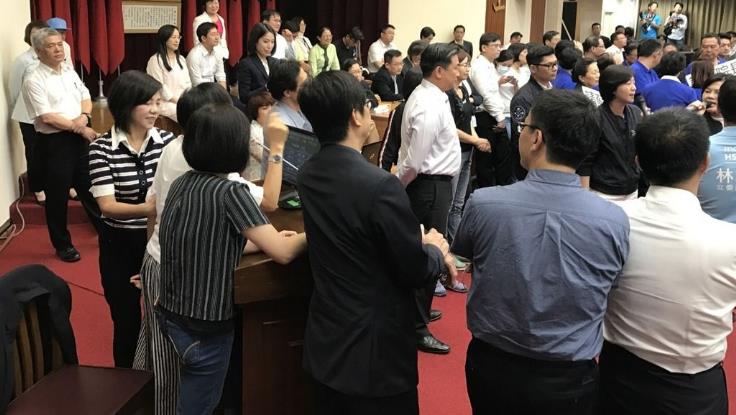 �]���������M�h���h��һ������(zh��n)�����{�IŮ���