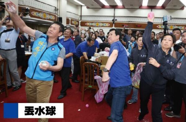 “立院”丟水球算什么 當(dāng)年“武器”更驚人 “立院”丟水球算什么 當(dāng)年“武器”更驚人