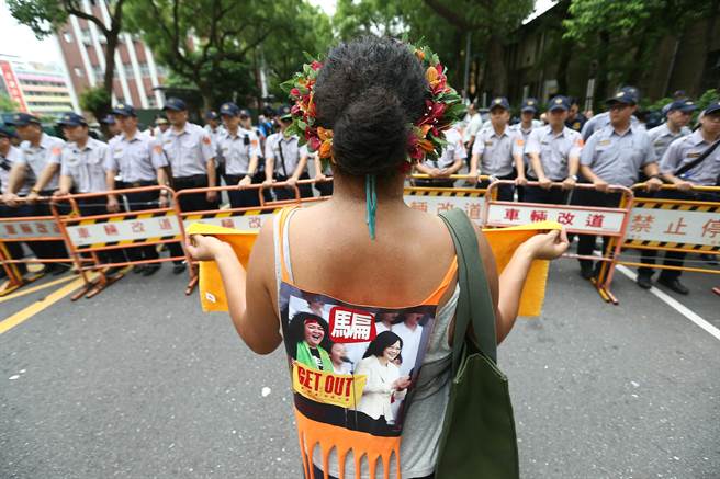 臺灣少數民族抗議蔡英文欺騙 批蔡知錯不改 臺灣少數民族抗議蔡英文欺騙 批蔡知錯不改