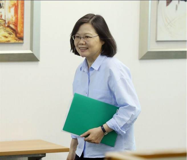 蔡英文問毒蛋為何不檢禁藥 遭諷富家女不知貧民生活 蔡英文問毒蛋為何不檢禁藥 遭諷富家女不知貧民生活