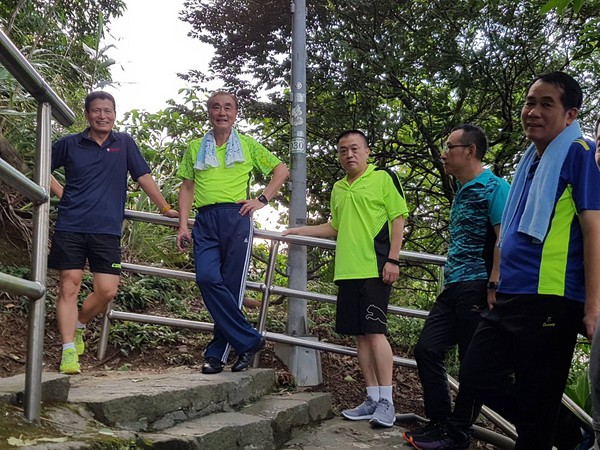 �T�����ϰ��r(sh��)�g�ʱ���ɽ �����󾹷Q���İ����á�