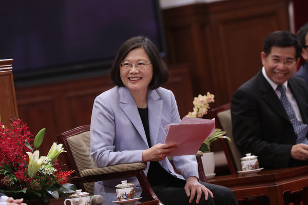 國民黨批民進(jìn)黨:在野高捧“太陽花” 執(zhí)政后隨意丟 國民黨批民進(jìn)黨:在野高捧“太陽花” 執(zhí)政后隨意丟