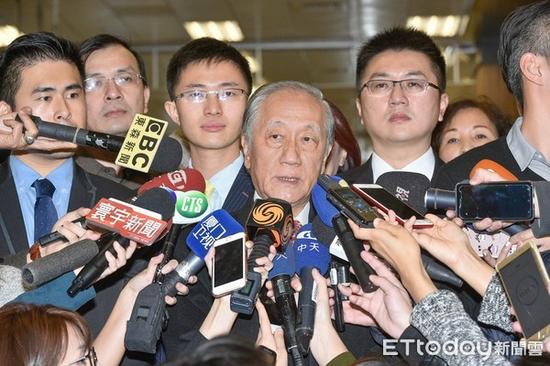 郁慕明評新黨青年:侯漢廷討喜 王炳忠嚴(yán)肅 郁慕明評新黨青年:侯漢廷討喜 王炳忠嚴(yán)肅