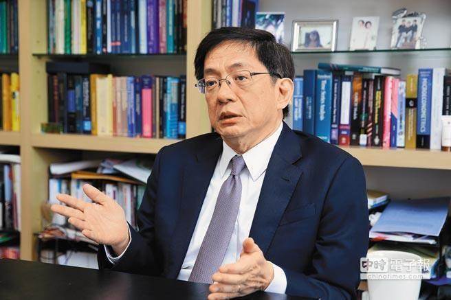 島內(nèi)媒體人痛批臺“教育部”:管中閔就該干到底 島內(nèi)媒體人痛批臺“教育部”:管中閔就該干到底