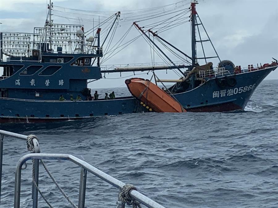 福建泉州漁船遇險(xiǎn)致12人失聯(lián) 兩岸聯(lián)手大搜救 福建泉州漁船遇險(xiǎn)致12人失聯(lián) 兩岸聯(lián)手大搜救