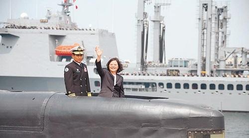 蔡英文狂砍軍公教退休金 原來把錢“敗”在了這里 蔡英文狂砍軍公教退休金 原來把錢“敗”在了這里