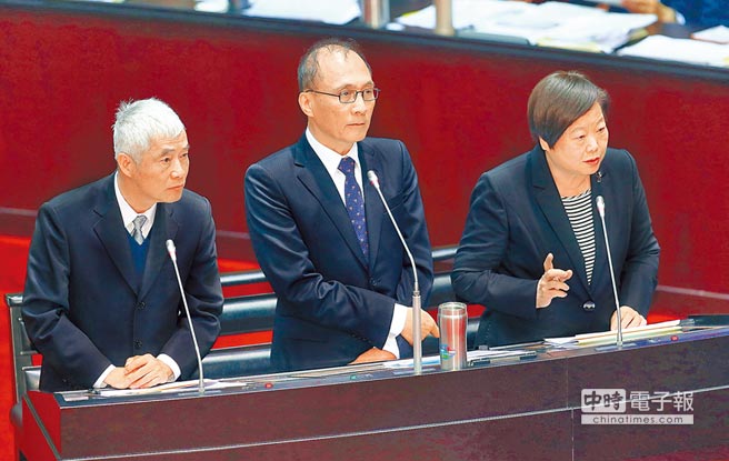 上任1年多為蔡英文背黑鍋N次,"背鍋俠"林全用完慘被棄 上任1年多為蔡英文背黑鍋N次,"背鍋俠"林全用完慘被棄