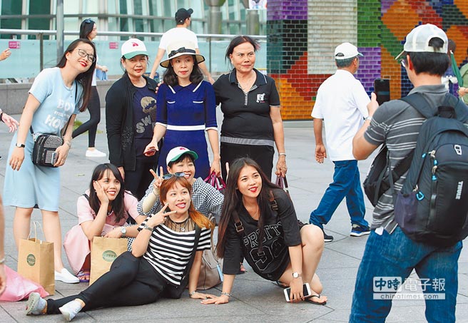 黃金周大陸游客出境游火熱 臺旅游業(yè)只能看著流口水 黃金周大陸游客出境游火熱 臺旅游業(yè)只能看著流口水