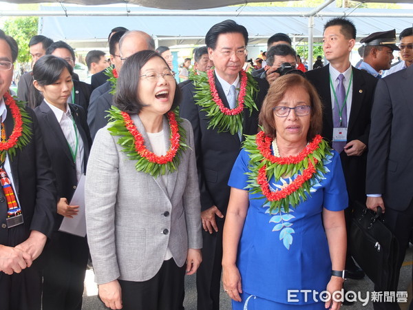 臺萬名勞工上街抗議惡法 蔡英文卻跟他們談起了"夢想" 臺萬名勞工上街抗議惡法 蔡英文卻跟他們談起了"夢想"