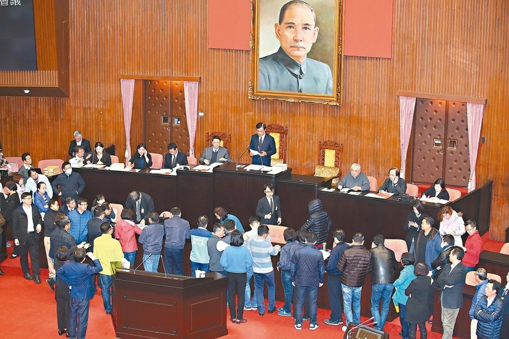 �P�Ąڹ��������ʹ����Ӣ�ı��Լ��xǰ��Փ���[Ę