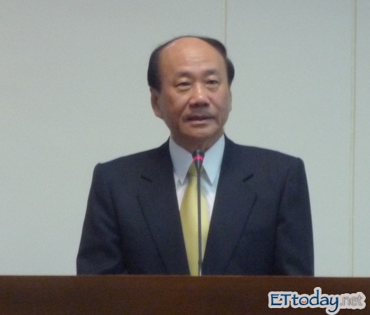 張家祝認(rèn)為,非經(jīng)濟(jì)因素對(duì)臺(tái)灣經(jīng)濟(jì)影響較大