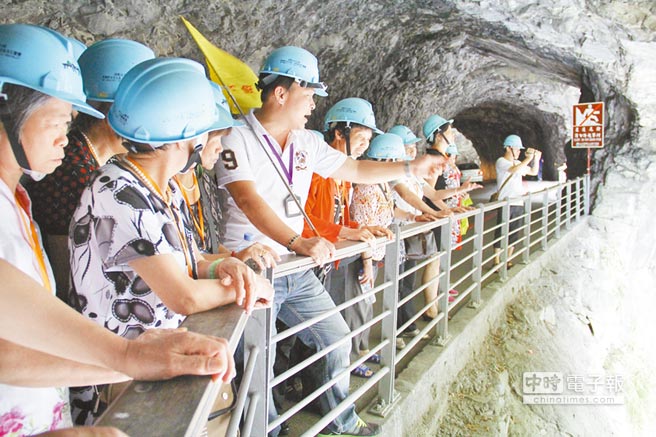 臺灣"大選"陸客赴臺人數(shù)驟減 每天約損失3.1億 臺灣"大選"陸客赴臺人數(shù)驟減 每天約損失3.1億