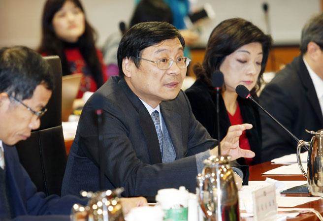 曾銘宗談最大遺憾:金融業(yè)家數(shù)多股價無法有效提升 曾銘宗談最大遺憾:金融業(yè)家數(shù)多股價無法有效提升