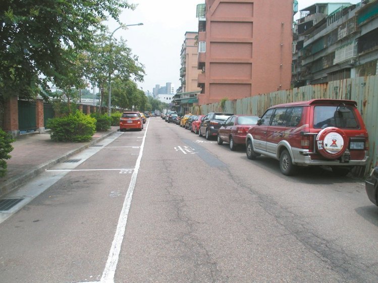 臺北停車位全面收費 預(yù)估為市庫增加3.9億收入 臺北停車位全面收費 預(yù)估為市庫增加3.9億收入