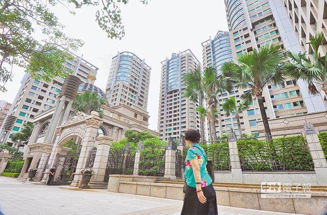 臺北擬降“豪宅稅”網(wǎng)友諷:柯P要幫自己豪宅解套 臺北擬降“豪宅稅”網(wǎng)友諷:柯P要幫自己豪宅解套