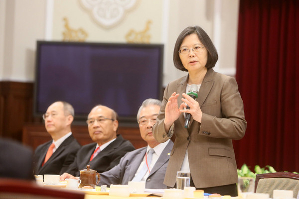 蔡英文答臺灣工總6問 有回應(yīng)無答案 蔡英文答臺灣工總6問 有回應(yīng)無答案