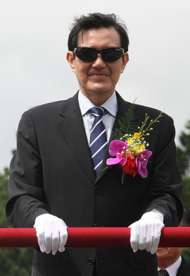 馬英九主持黃埔建軍90周年慶典閱兵場面大