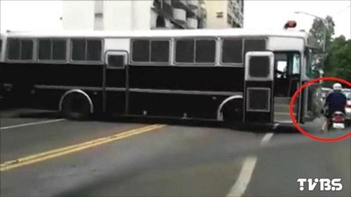 �_܊��܇�`���������������h���D��