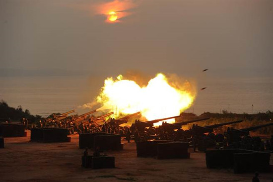 臺(tái)軍在金門(mén)重炮實(shí)彈操演展現(xiàn)戰(zhàn)技(圖)