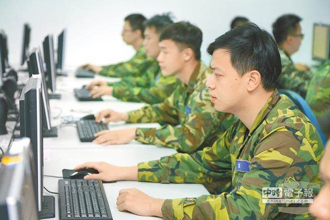 臺新當局防務部門政策大轉向 改口第四軍種自己做 臺新當局防務部門政策大轉向 改口第四軍種自己做