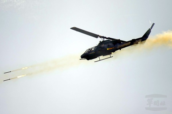 臺(tái)媒曝漢光32號(hào)預(yù)演阿帕契未命中目標(biāo) 臺(tái)軍澄清 臺(tái)媒曝漢光32號(hào)預(yù)演阿帕契未命中目標(biāo) 臺(tái)軍澄清