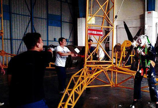 臺(tái)軍女下士為慶生被吊掛噴刮胡膏 軍方:已懲處 臺(tái)軍女下士為慶生被吊掛噴刮胡膏 軍方:已懲處