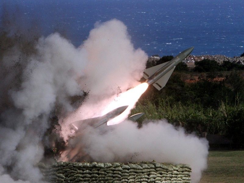 軍40年鷹式飛彈失控爆炸 軍方回應(yīng):質(zhì)量通過(guò)檢測(cè) 軍40年鷹式飛彈失控爆炸 軍方回應(yīng):質(zhì)量通過(guò)檢測(cè)