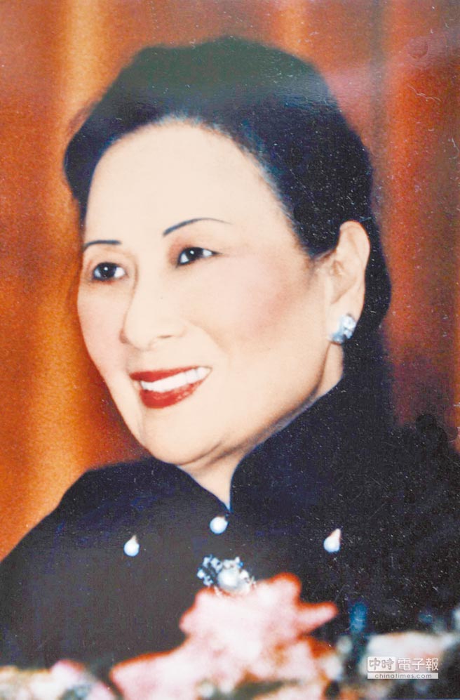 蔣介石內(nèi)侍爆料:宋美齡素顏如鬼魅(圖) 蔣介石內(nèi)侍爆料:宋美齡素顏如鬼魅(圖)