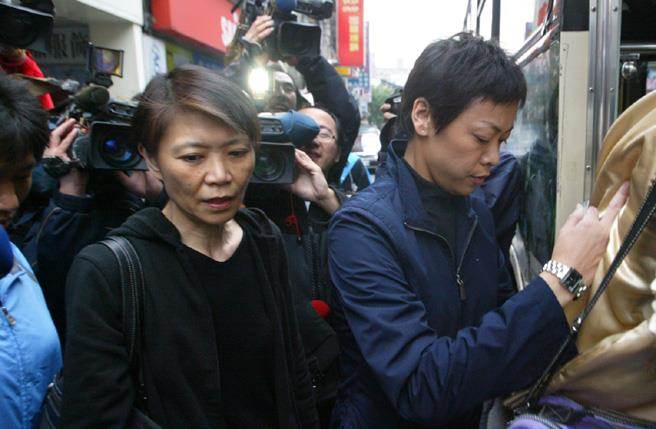 ��Ӣ����߅���һ������k��Ů���l(w��i)�ٱ�������