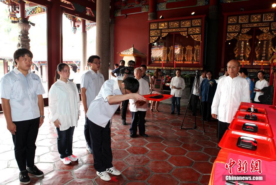 臺(tái)北孔廟舉辦考生祈福典禮 百余位考生參與