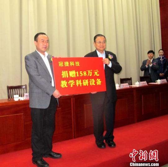 �ɰ��_��УУ��4+0��������ģʽ���B(y��ng)�˲�