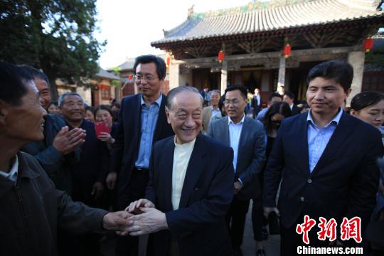 15�������h��ϯ��Ľ������ɽ��ʡ�x���и�ƽ�����r(n��ng)�(zh��n)�����׵ۡ��D����Ľ���ʹ������ֆ������������ �z