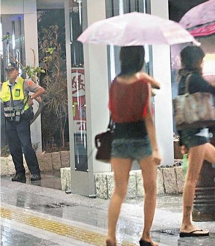 酒店小姐被退貨臺一經紀公司派人開槍砸店(圖)