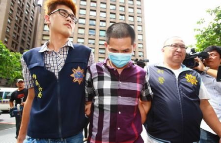 臺(tái)男子搶劫銀行槍卻卡彈丟槍大排水溝淹滅證據(jù)